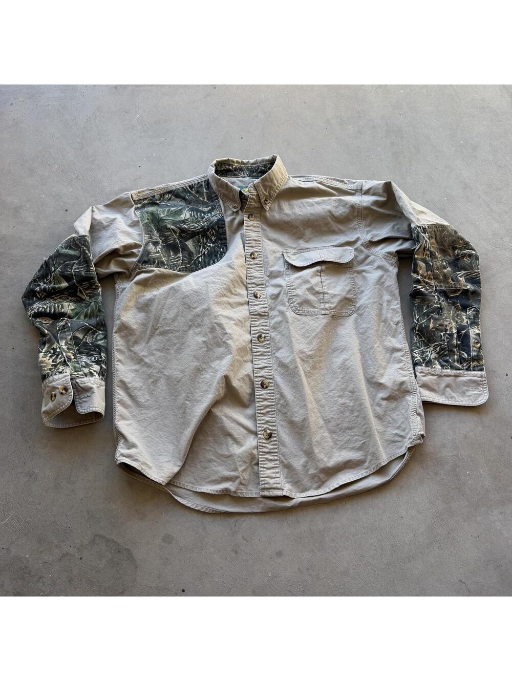 Vintage 90s Cabela’s Camo Outdoor Button Up Shirt